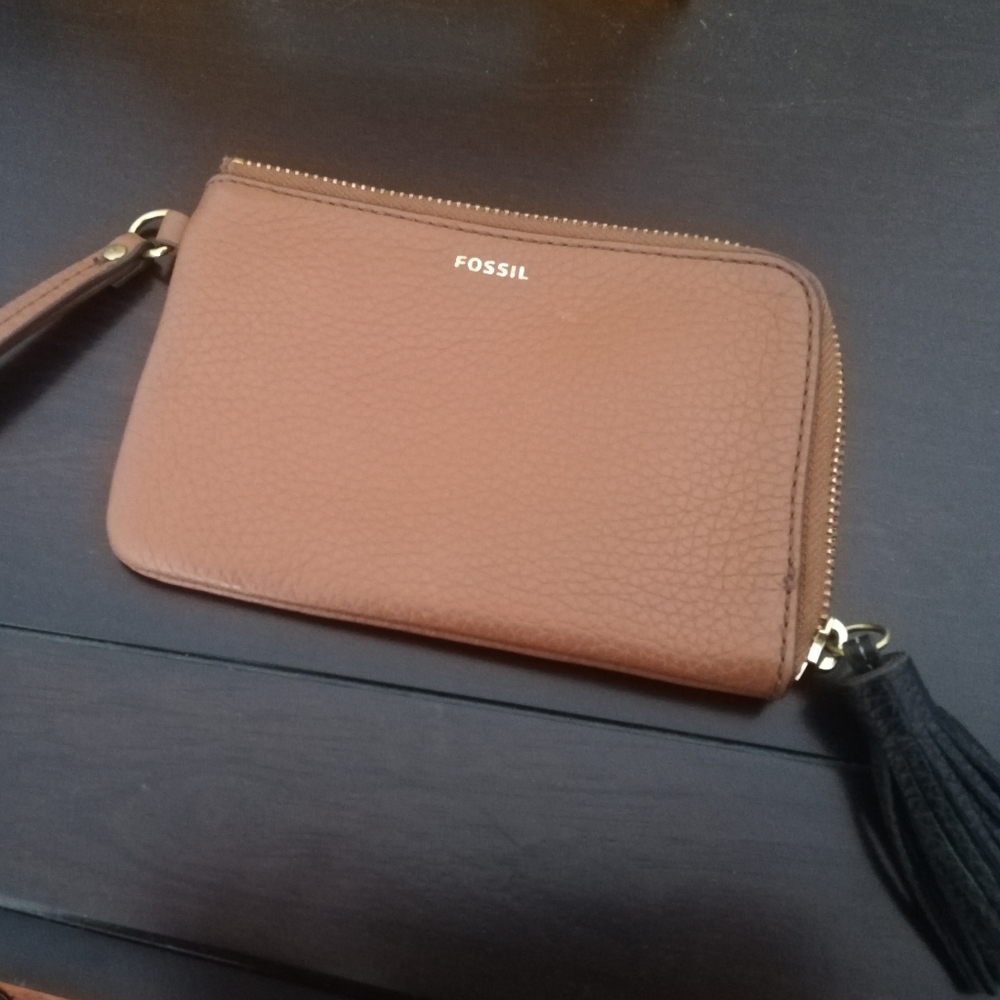 Fossil Wristlet Tan